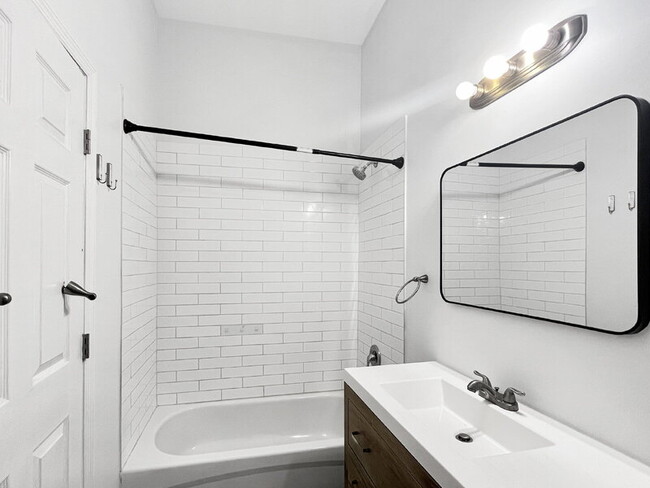 Building Photo - 1012 E Park Ave