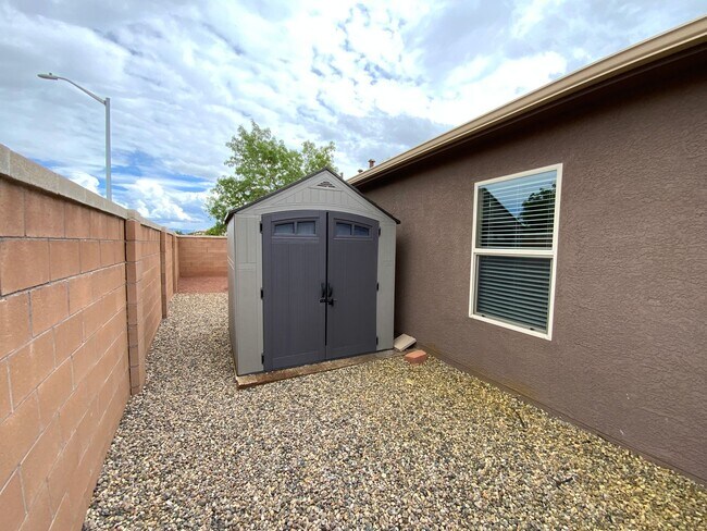 Building Photo - 3 Bedroom Single Story Home Available in T...