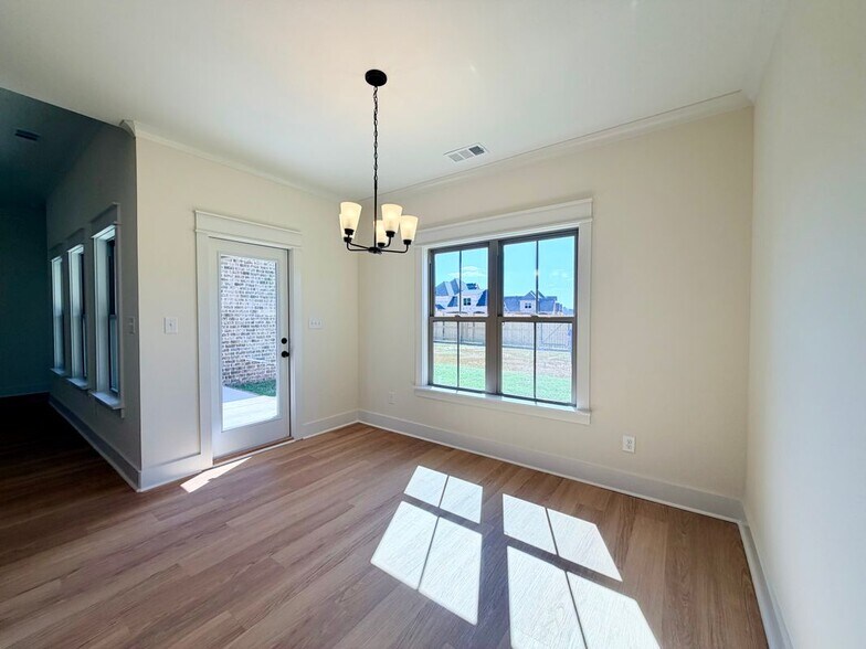 Building Photo - 609 Bristleleaf Path