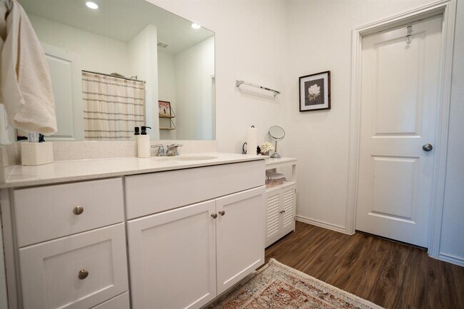 Building Photo - 208 Prairie Dog Town Dr