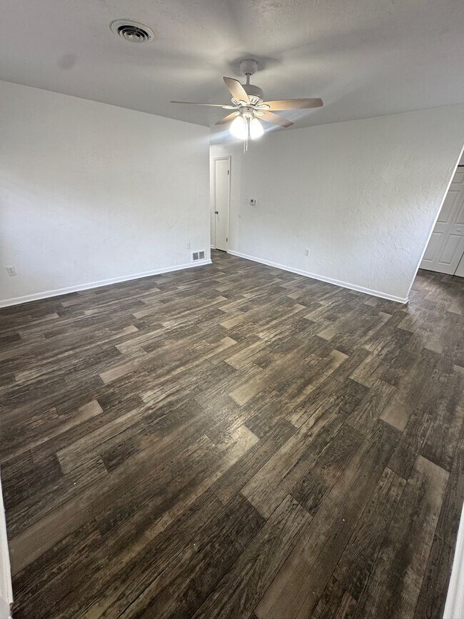 Building Photo - 1640 NE 71st Pl