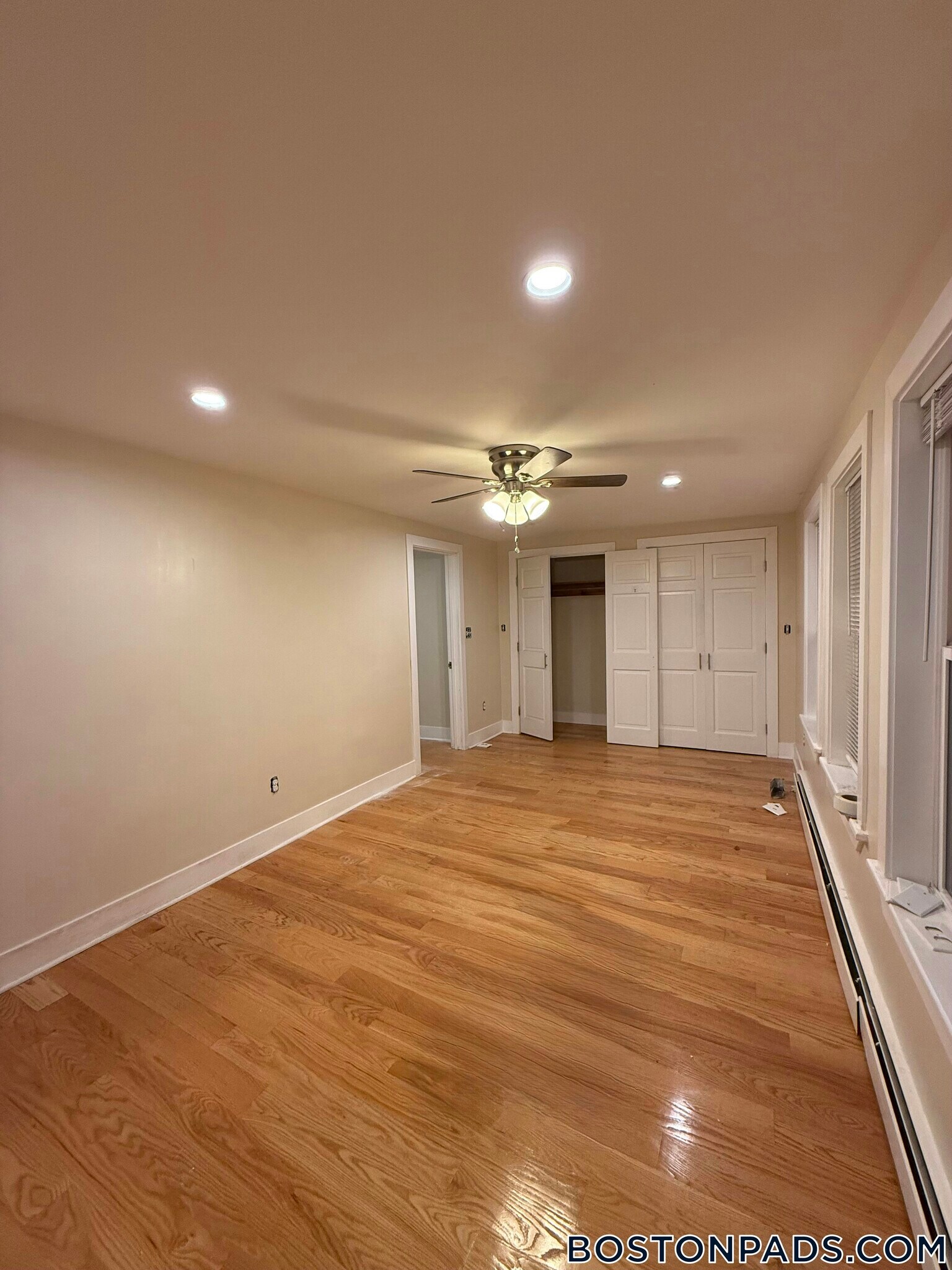 Building Photo - 2 Buckingham St