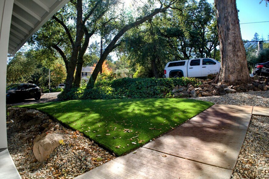 Building Photo - 604 Los Olivos Rd