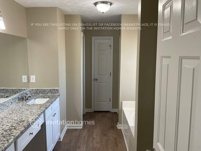 Building Photo - 1023 Lear Dr