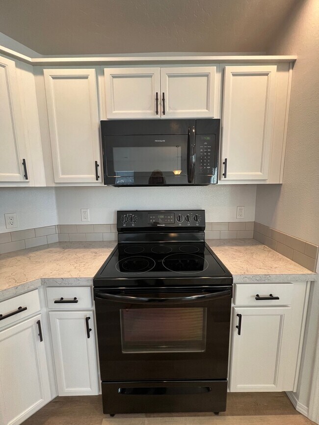 Building Photo - 3 Bed 2 Bath Nampa!