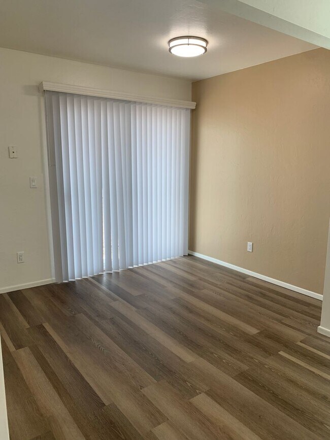 Building Photo - 336 E Limberlost Dr