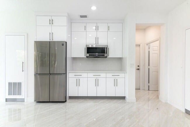 Building Photo - 10879 Handel Pl