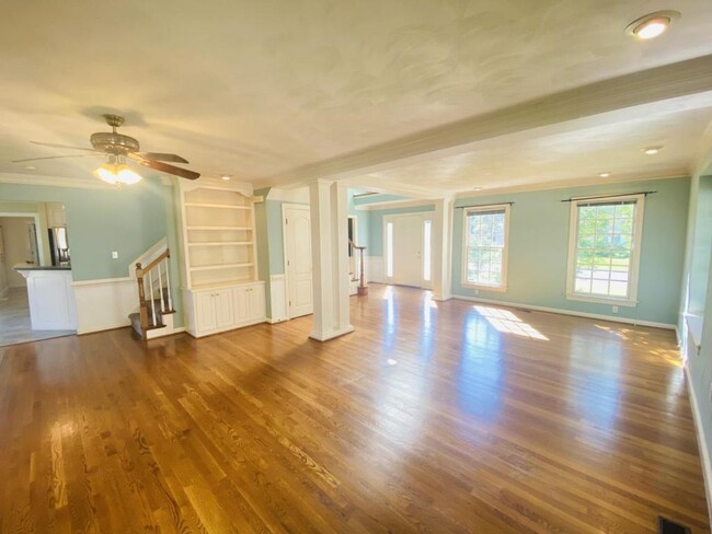 Building Photo - 700 Pleasant Way