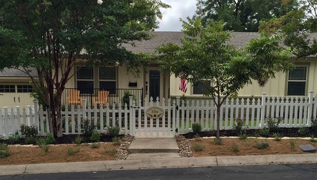 Primary Photo - 505 S College St