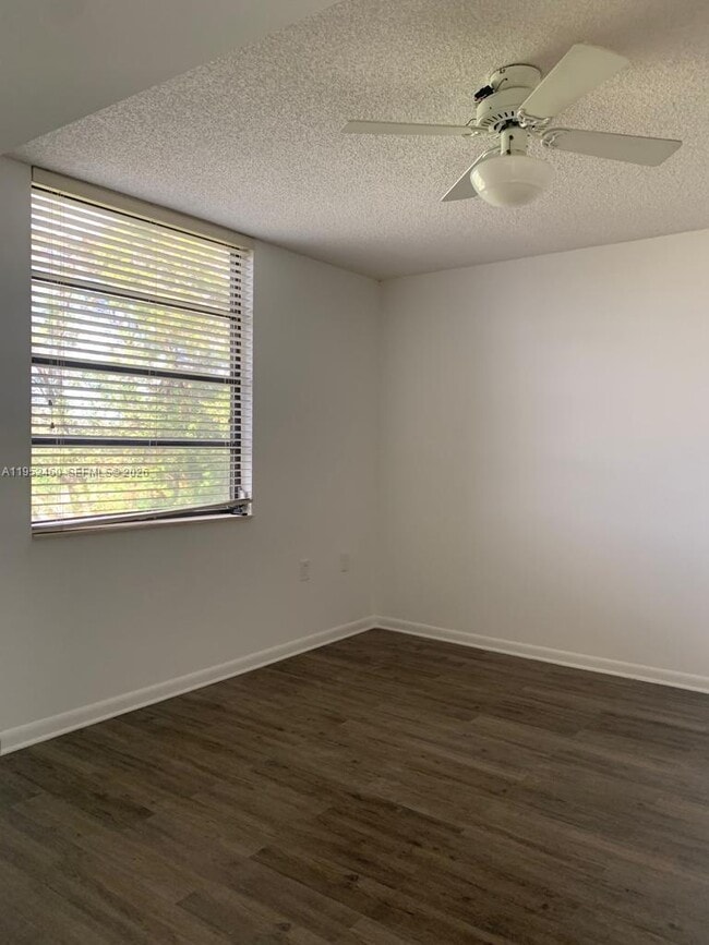 Building Photo - 1703 Whitehall Dr