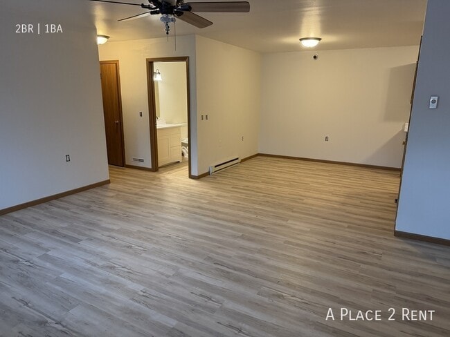 Building Photo - 1733 Hemlock Dr