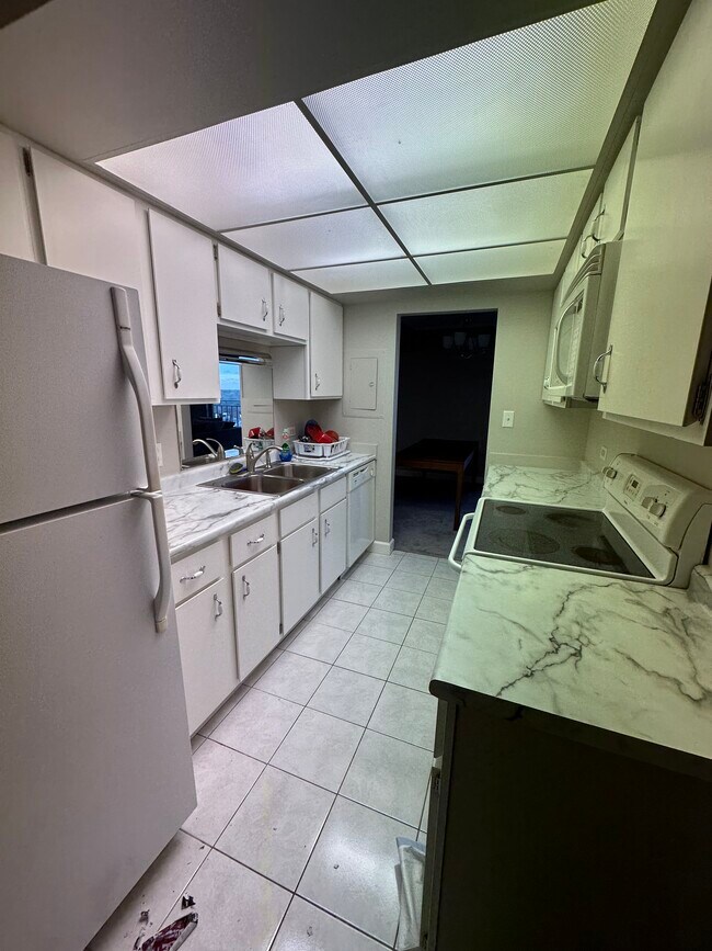 Building Photo - 6340 Americana Dr