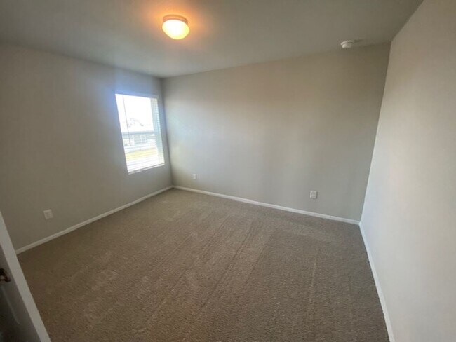 Building Photo - Brand New 4 Bed 2.5 Bath House with Large ...