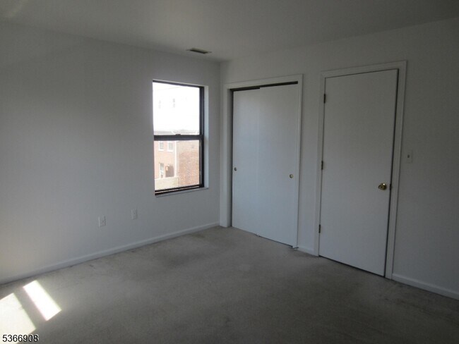 Building Photo - 105 Ashland Ave
