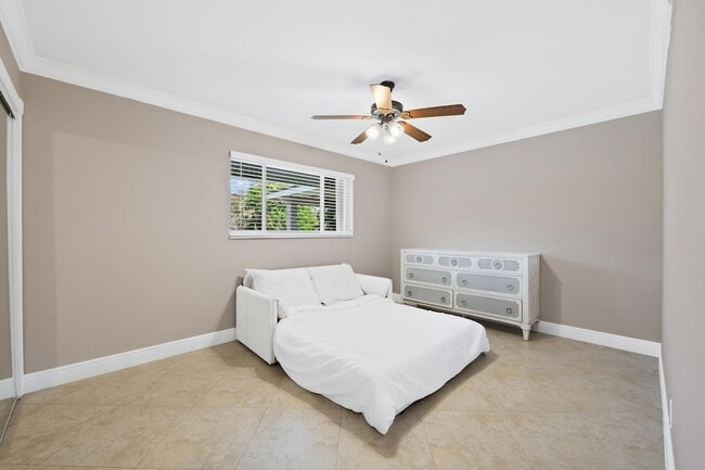 Building Photo - 1120 Renmar Dr