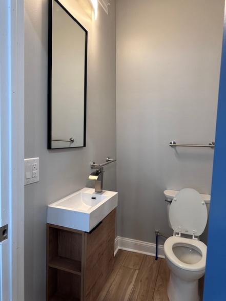 Building Photo - 1147 S 52nd St