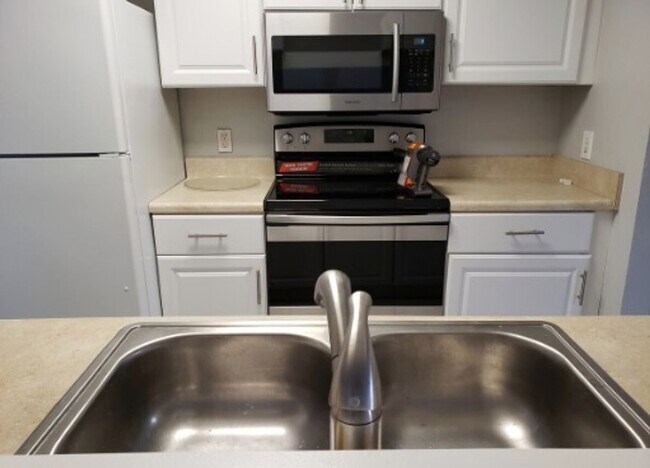Building Photo - Move-In Ready 2 bedroom with attached Gara...