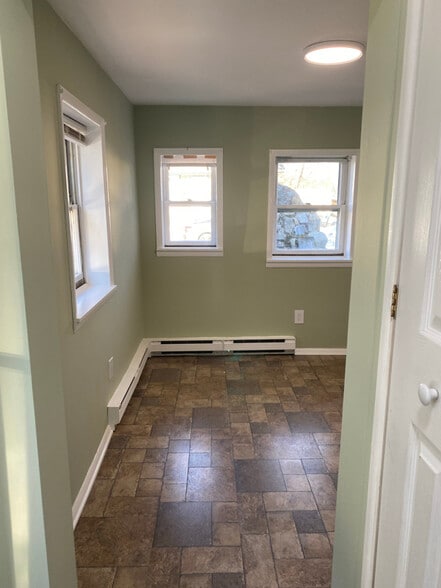 Building Photo - 28 Brook St