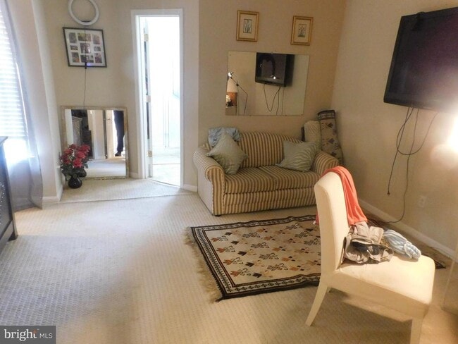 Building Photo - 337 Kirby St