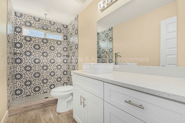 Building Photo - 413 E Southern Ave