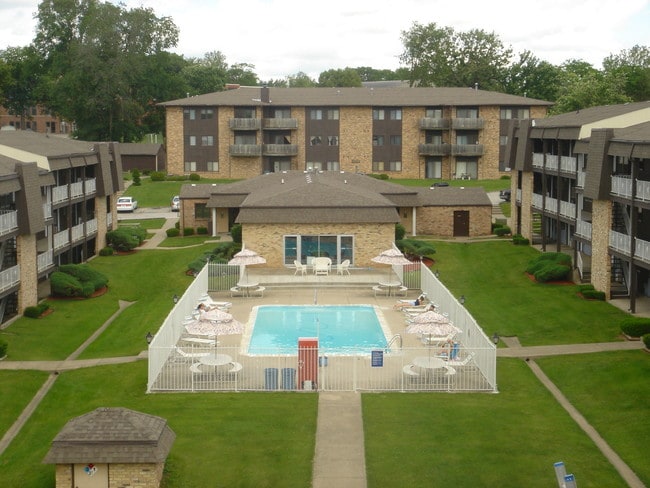 Building Photo - 3013 Woodland Ave