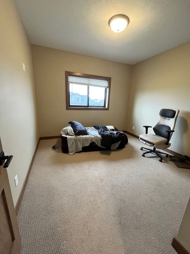 Building Photo - 5548 W Colonial Ct