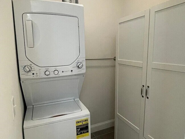 Building Photo - 1022 Hancock St