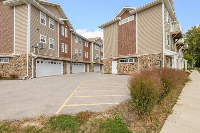 Building Photo - 205 Fox St