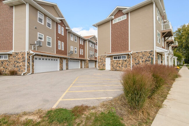 Building Photo - 206 Grand Ave