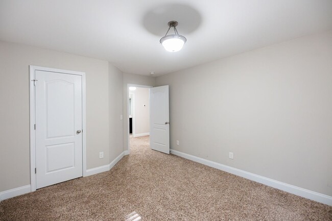 Building Photo - Stunning 5 Bedrooms, 4 Baths home in Summerfield with 2 car garage.