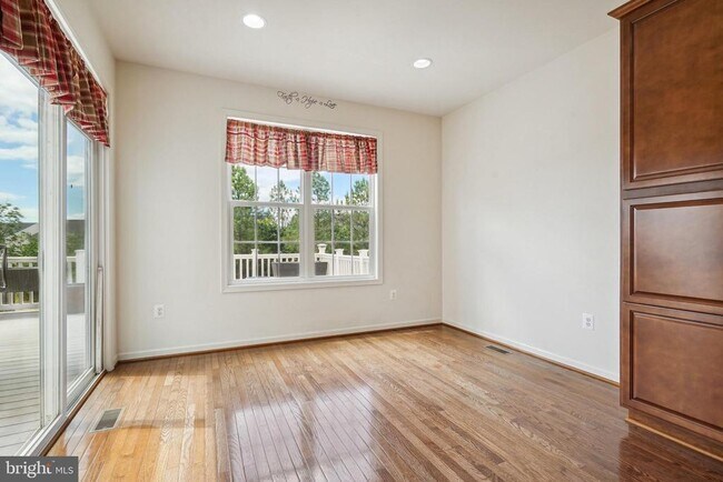 Building Photo - 41685 St Albans Terrace