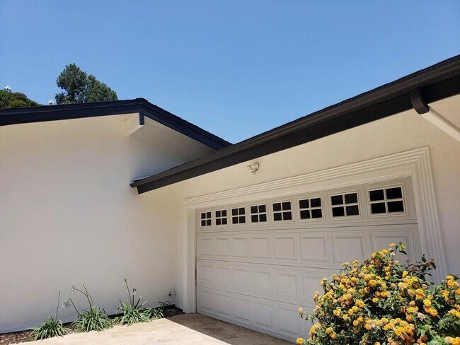 Building Photo - 16636 Calneva Dr