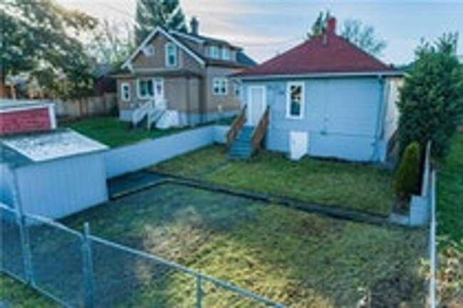 Building Photo - 2 bed/1 ba Craftsmen In Tacoma