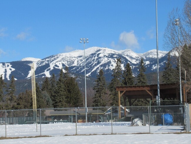 Building Photo - Downtown 2 bedroom duplex in Whitefish