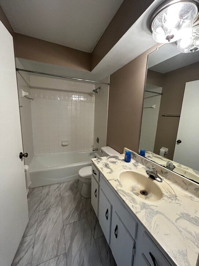 Building Photo - 5953 Rock Glen Ct
