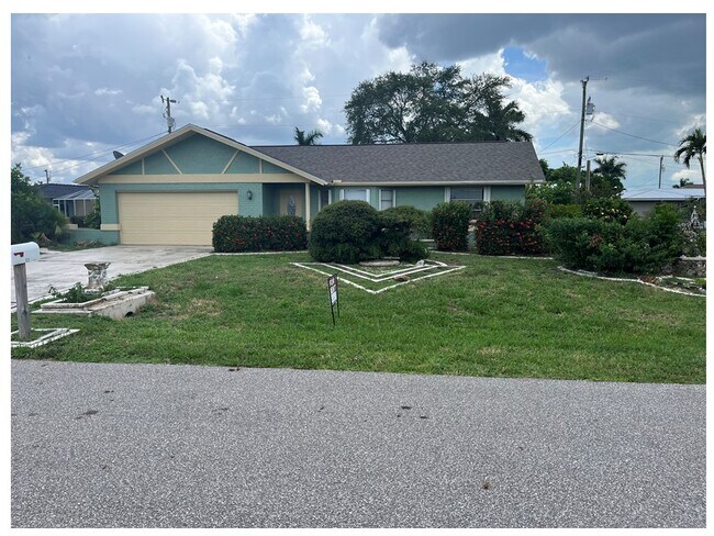 Primary Photo - Mom's Rental