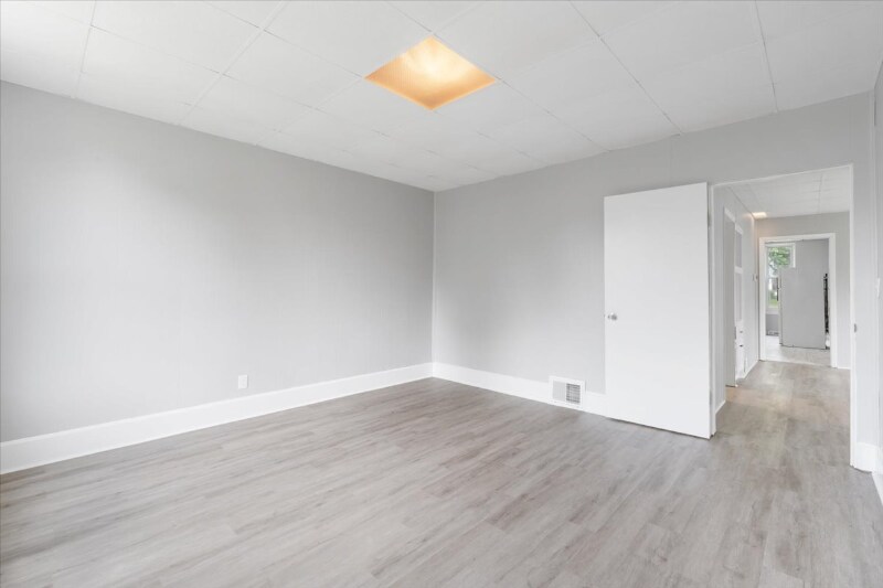 Building Photo - 1522 W 7th St