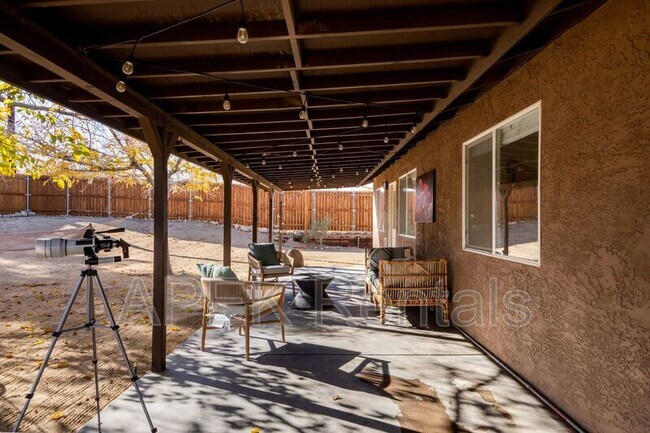 Building Photo - 61493 Desert Air Rd