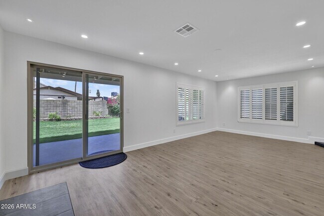 Building Photo - 4760 W Wahalla Ln