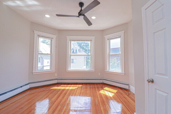 Building Photo - 129 Harrishof St