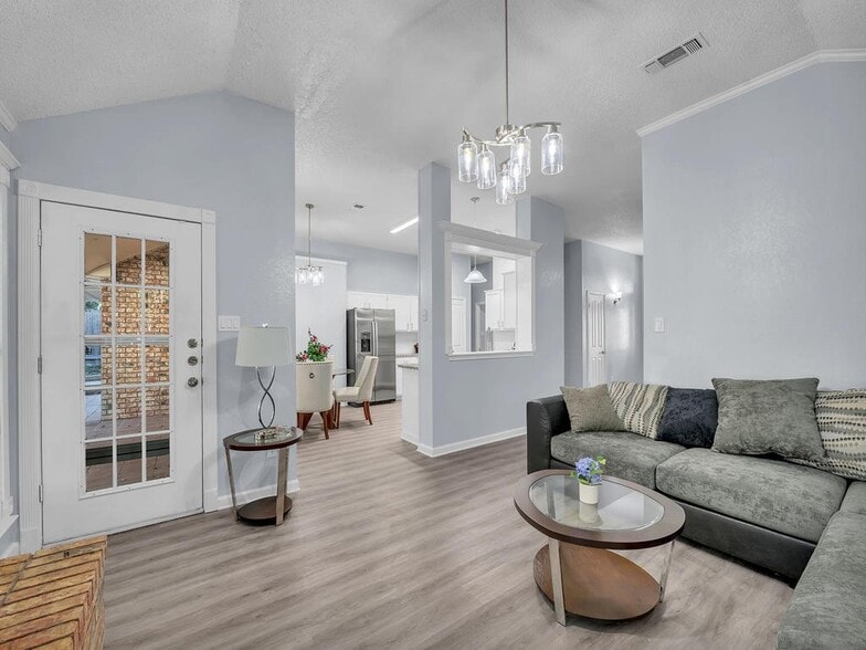 Building Photo - 307 Illinois Dr