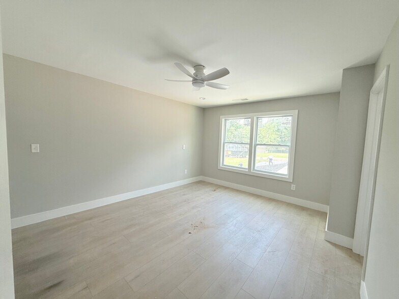 Building Photo - 159 Brad St