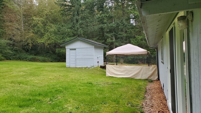 Building Photo - Country Style Home In Hansville