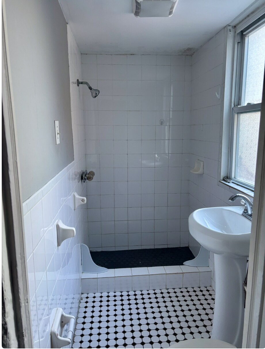 Building Photo - 6215 Jackson St