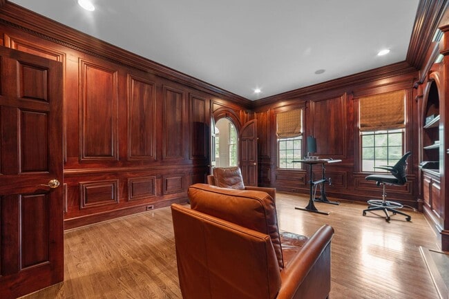 Building Photo - 450 Cox Rd