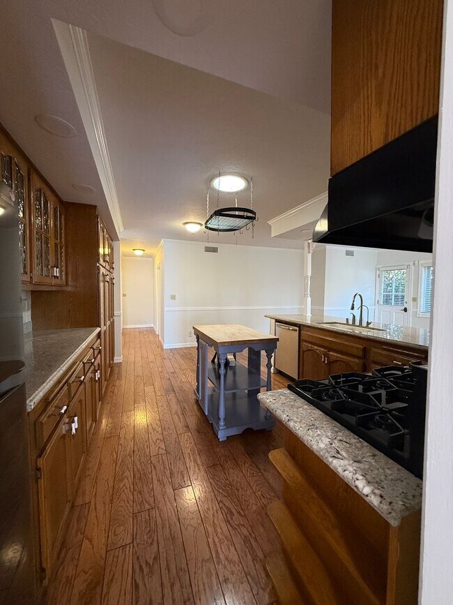 Building Photo - San Pedro 4 bedroom, 3 Bath Home with yard and Deck! Available NOW!