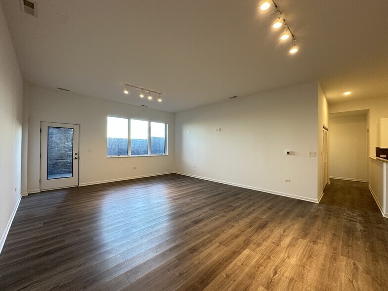 Building Photo - 2550 S Wabash Ave