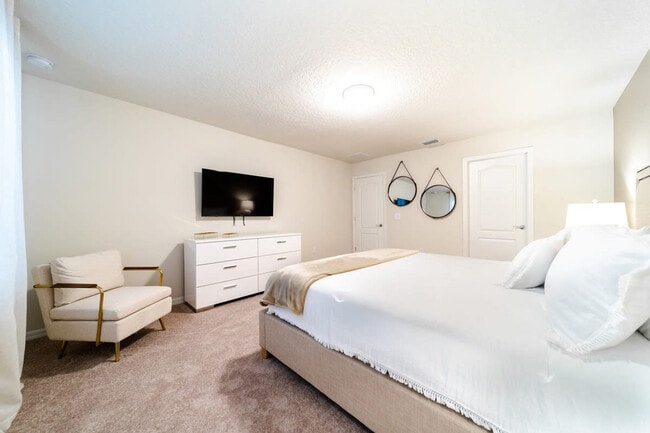 Building Photo - 2422 Dubai St