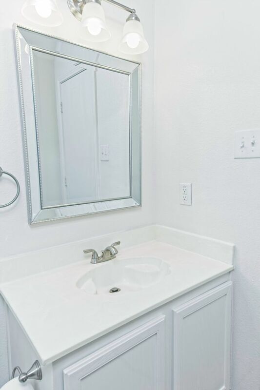 Building Photo - 2508 Clear Brook Dr