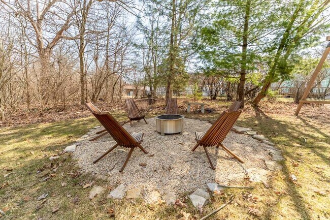 Building Photo - 9885 Belmont Ct